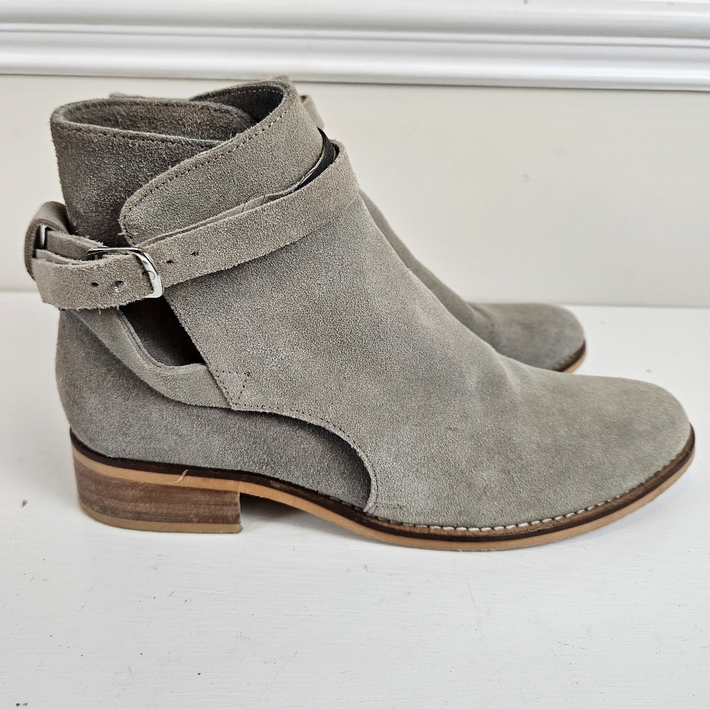 URBAN Outfitters Gray Grey Suede Leather Heel Ankle Boot Booties Women's Size 8